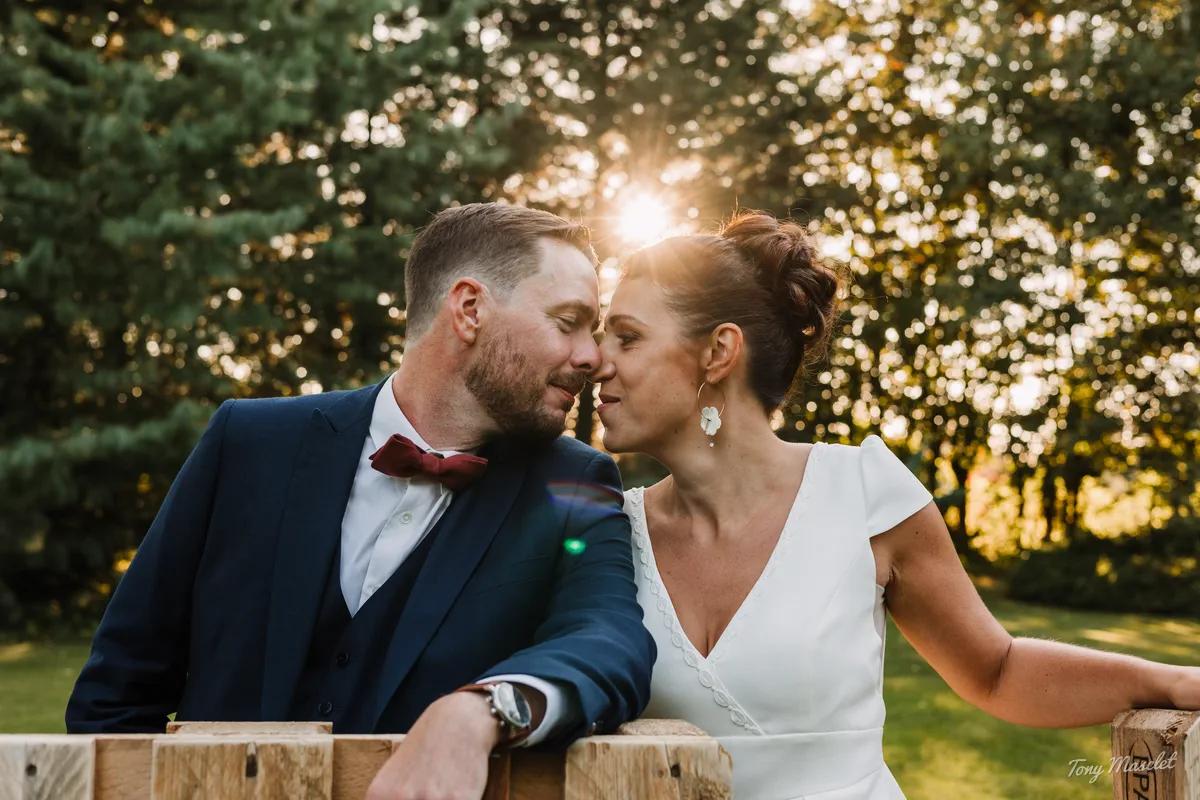 Mariage Clos de la Conciergerie Brunehaut – séance couple au coucher du soleil, golden hour