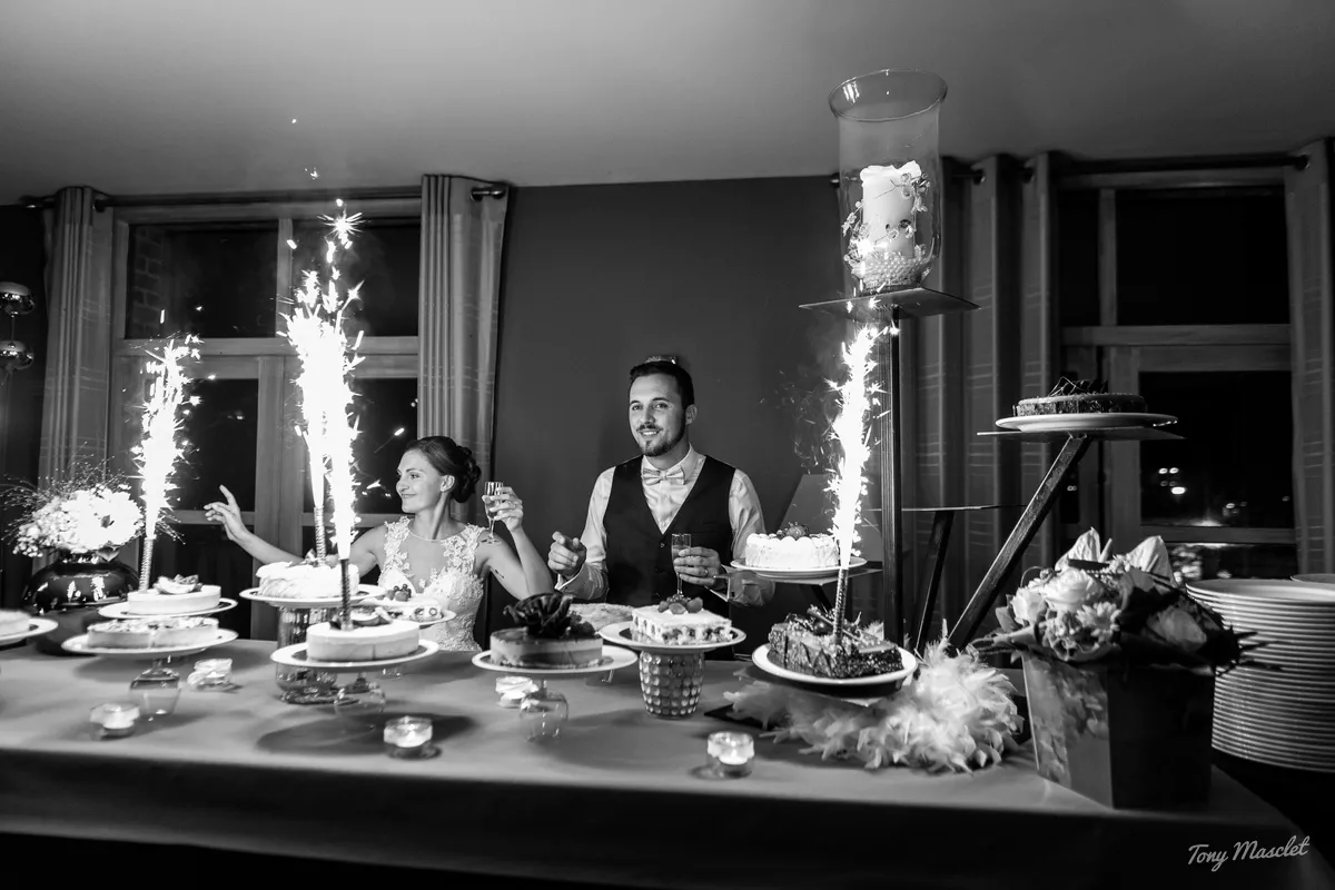 Mariage au Clos du Bac Nieppe – pièce montée et fontaines à étincelles