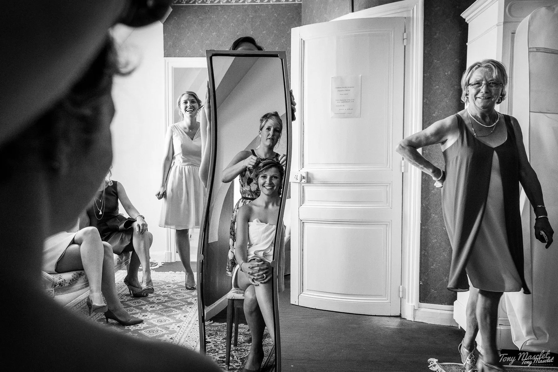 Reportage de mariage : préparatifs naturels de la mariée par photographe pro