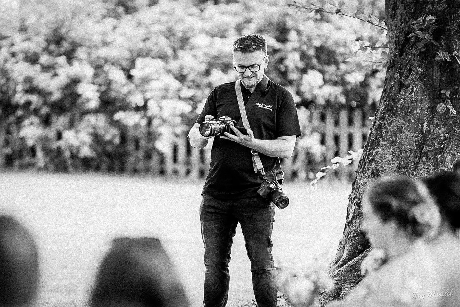 Tony Masclet photographe de mariage professionnel en pleine action sur un mariage dans le Nord