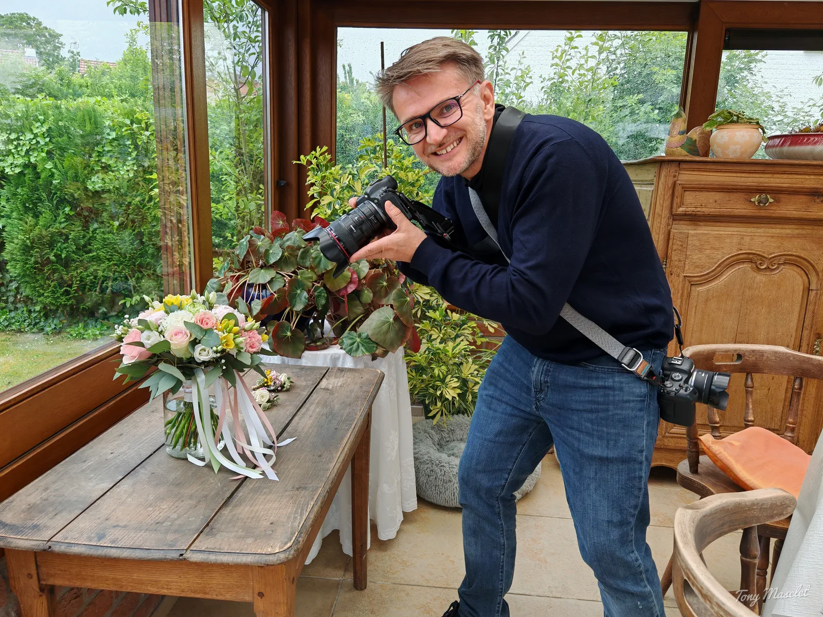 Tony Masclet photographe de mariage à Tourcoing en plein travail lors d'un reportage